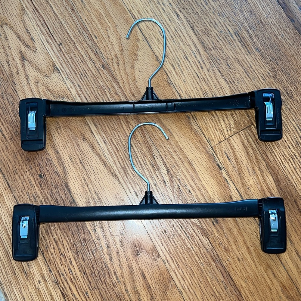 20 Black pant / skirt hangers-soft grip swivel - Picture 5 of 11